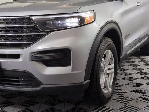 Used 2022 Ford Explorer XLT AWD/4WD image 30