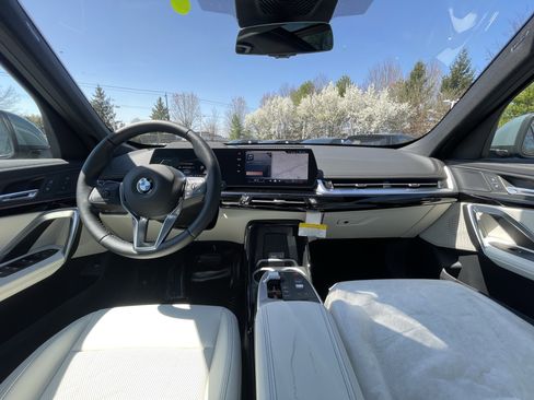 New 2026 BMW X1 xDrive28i w/ Technology Package AWD/4WD image 17