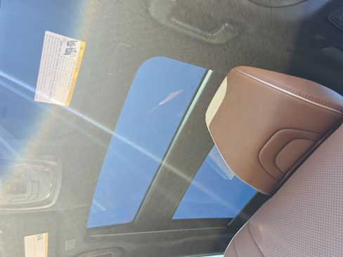 Used 2025 Toyota Crown Signia w/ Advanced Technology Package image 31