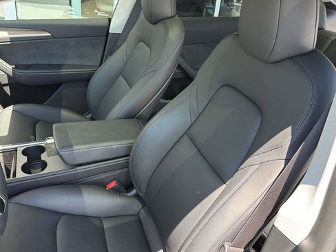 Used 2024 Tesla Model Y Long Range RWD image 26