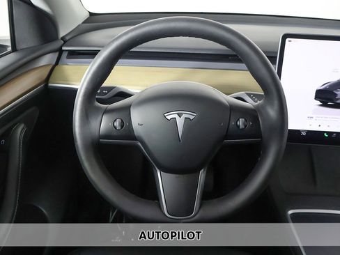 Used 2023 Tesla Model Y Long Range image 3
