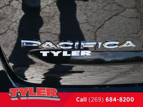 New 2026 Chrysler Pacifica Limited image 14