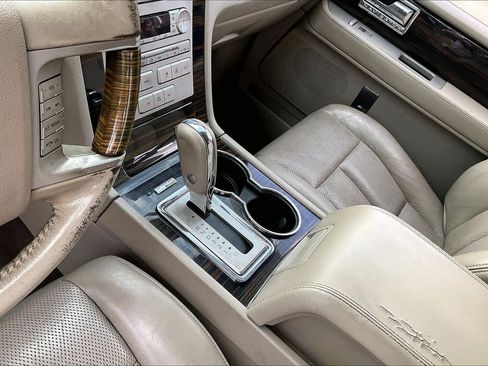 Used 2010 Lincoln Navigator 4WD image 15