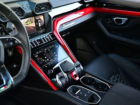 Used 2019 Lamborghini Urus image 12