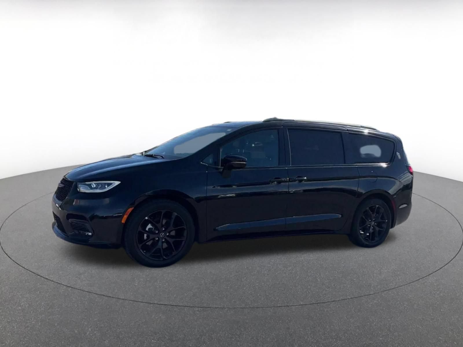 Used 2025 Chrysler Pacifica Limited FWD image 7