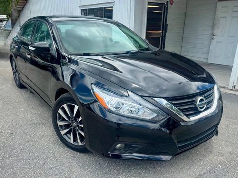 Used 2016 Nissan Altima 2.5 SL w/ 2.5 Technology w/LED Package FWD image 3