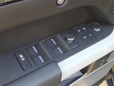 Used 2021 Land Rover Defender 110 X-Dynamic HSE image 26