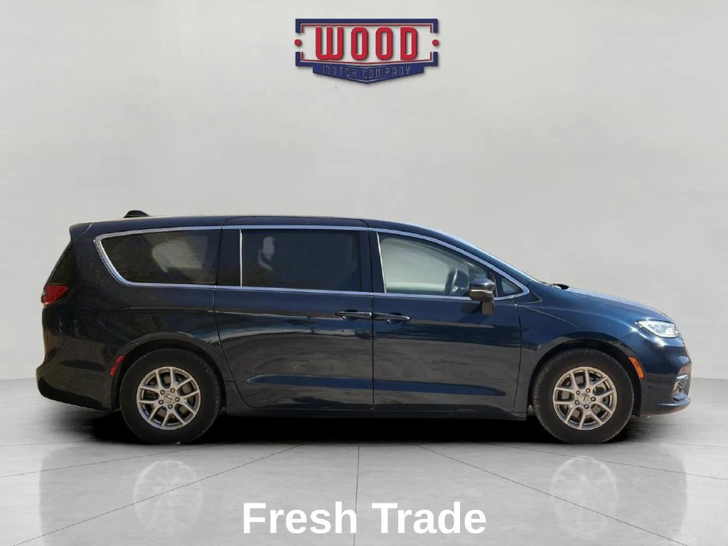 Used 2023 Chrysler Pacifica Touring-L FWD image 6