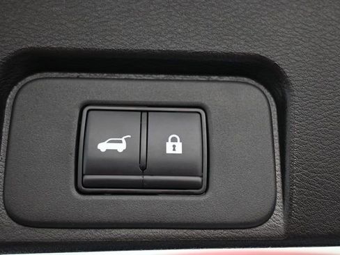 Used 2025 Nissan Rogue SV FWD image 14
