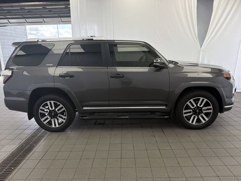 Used 2022 Toyota 4Runner Limited AWD/4WD image 4