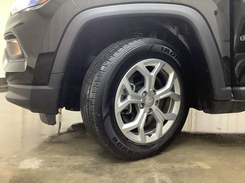 Used 2024 Jeep Compass Latitude AWD/4WD image 25