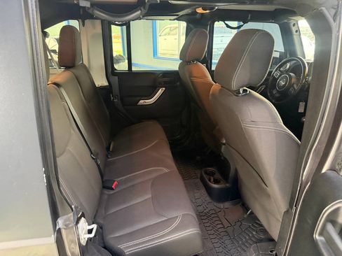 Used 2016 Jeep Wrangler Unlimited Sahara w/ Dual Top Group AWD/4WD image 17