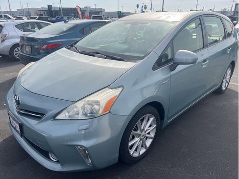 Used 2013 Toyota Prius V Five image 2