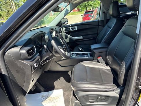 Used 2023 Ford Explorer XLT w/ Equipment Group 202A AWD/4WD image 8