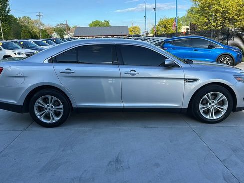 Used 2015 Ford Taurus SEL image 4