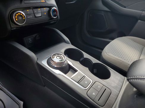 Used 2022 Ford Escape SE w/ SE Sport Appearance Package image 26