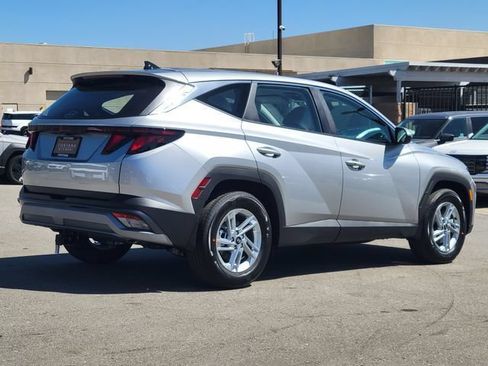 New 2026 Hyundai Tucson SE w/ Tow & Go Package FWD image 4