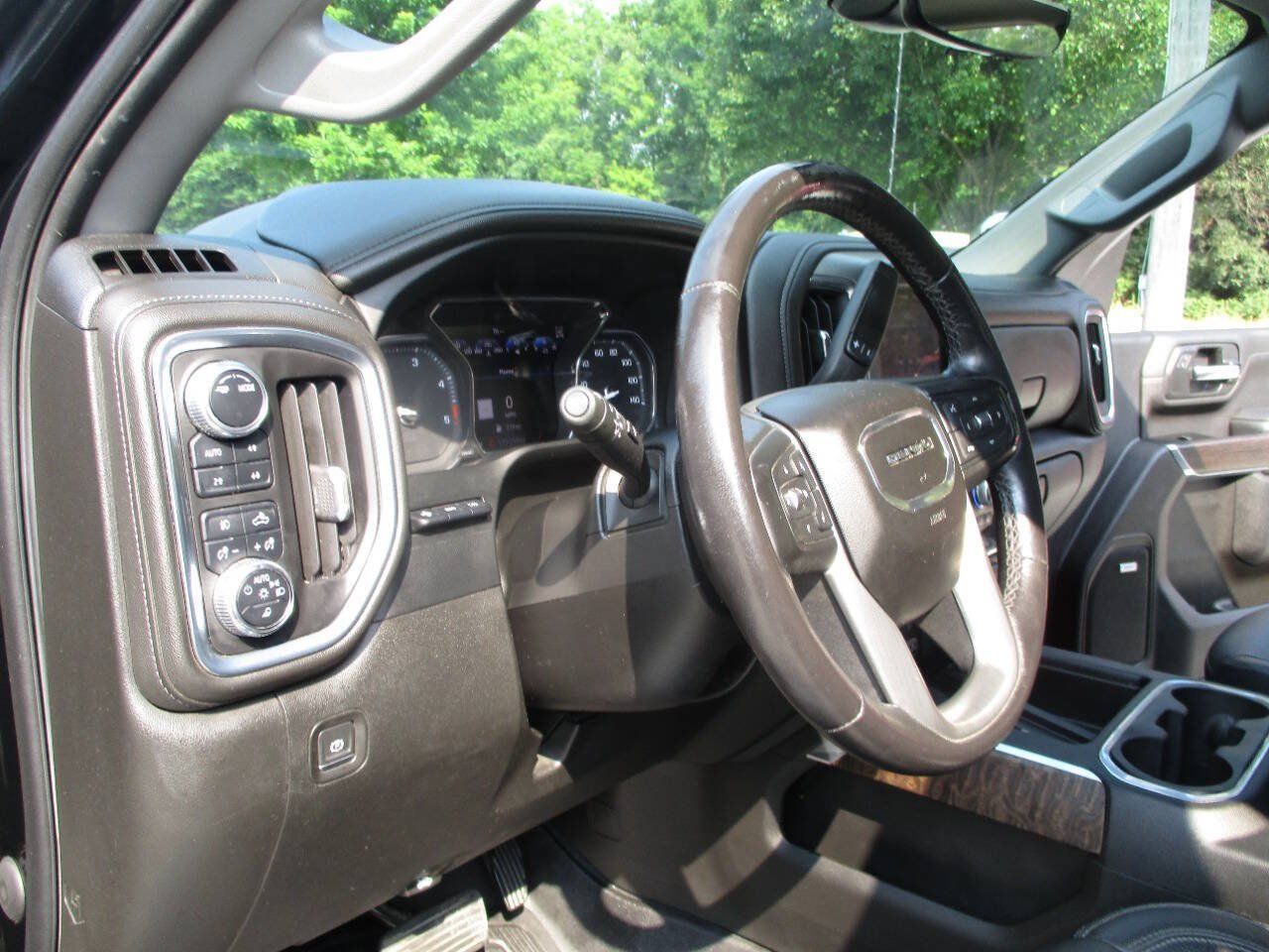 Used 2022 GMC Sierra 3500 Denali w/ Denali Ultimate Package AWD/4WD image 29