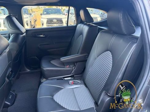 Used 2023 Toyota Highlander XSE FWD image 23