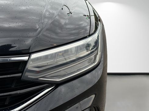 Used 2022 Volkswagen Tiguan SE R-Line FWD image 9
