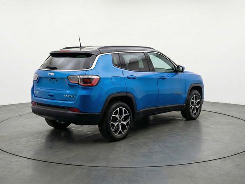 Used 2025 Jeep Compass Limited image 9