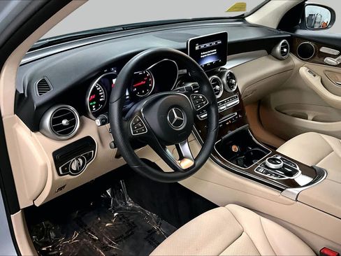 Used 2018 Mercedes-Benz GLC 300 4MATIC image 18