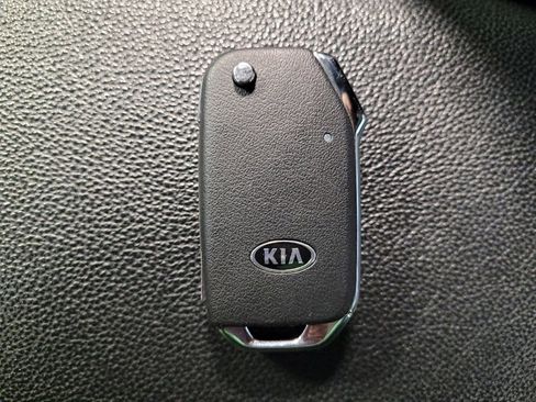 Used 2019 Kia Forte S image 32