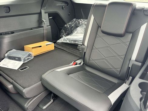 New 2026 Volkswagen Atlas Peak Edition image 9