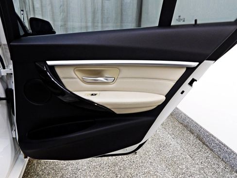 Used 2017 BMW 330i Sedan RWD image 11
