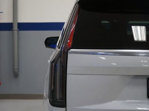 Used 2023 Cadillac Escalade Premium Luxury Platinum AWD/4WD image 4