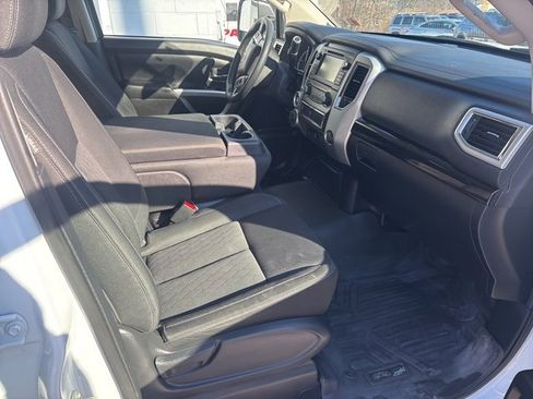 Used 2019 Nissan Titan SV image 10