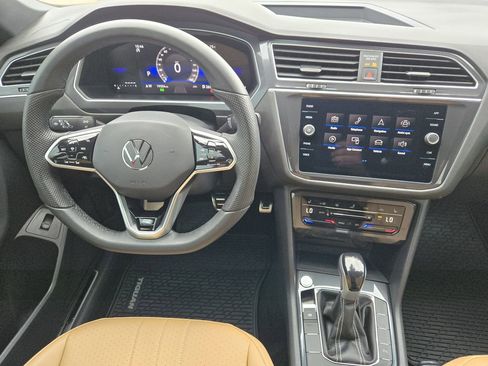 Used 2024 Volkswagen Tiguan SE R-Line w/ MDO Package, Three-Row image 29