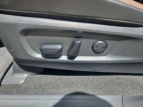 Used 2025 Nissan Pathfinder Platinum AWD/4WD image 28