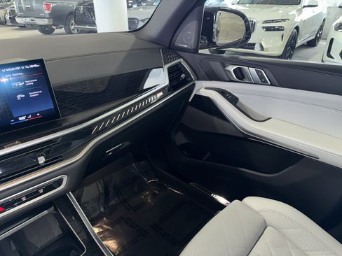 Used 2025 BMW X5 M60i w/ Executive Package image 30