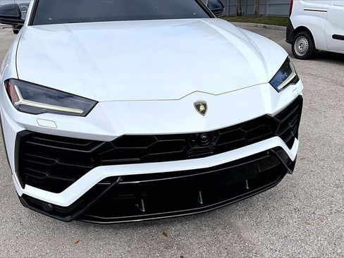 Used 2020 Lamborghini Urus image 11