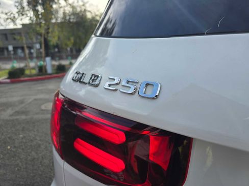 Used 2025 Mercedes-Benz GLB 250 image 17