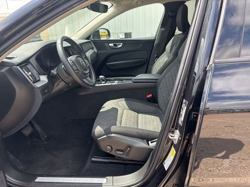 Used 2024 Volvo XC60 B5 Core AWD/4WD image 9