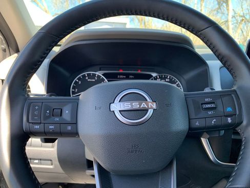 Used 2025 Nissan Rogue SV image 30