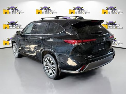 Used 2022 Toyota Highlander Platinum image 6
