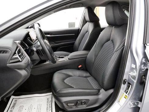 Used 2024 Toyota Camry SE FWD image 11