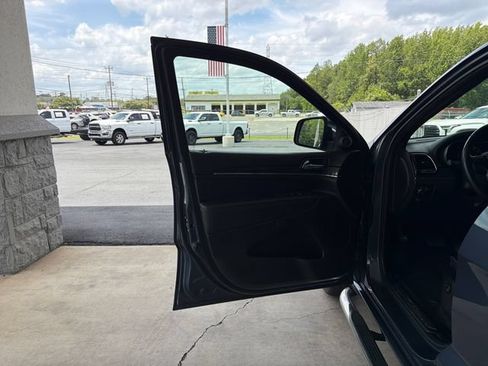 Used 2019 Jeep Grand Cherokee Overland AWD/4WD image 22