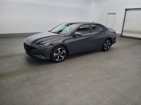 Used 2023 Hyundai Elantra SEL w/ Convenience Package FWD image 2
