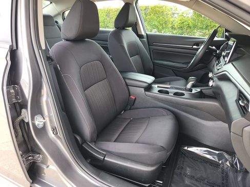 Used 2025 Nissan Altima 2.5 SV FWD image 16