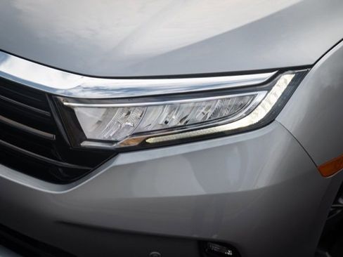 Used 2023 Honda Odyssey Elite image 3