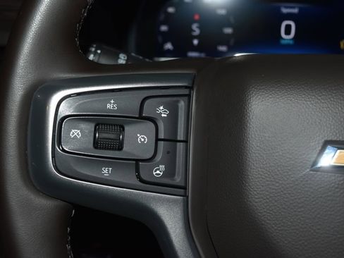 Used 2023 Chevrolet Suburban LT w/ LT Signature Package AWD/4WD image 7