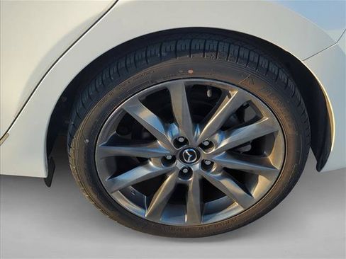 Used 2018 MAZDA MAZDA3 Grand Touring w/ Premium Equipment Package FWD image 7