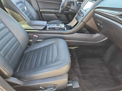 Used 2017 Ford Fusion SE w/ Fusion SE Technology Package image 22