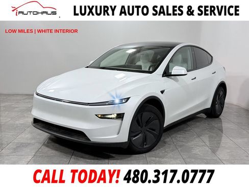 Used 2026 Tesla Model Y 2WD image 1