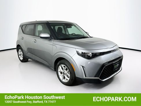 Used 2025 Kia Soul LX w/ LX Technology Package FWD image 1