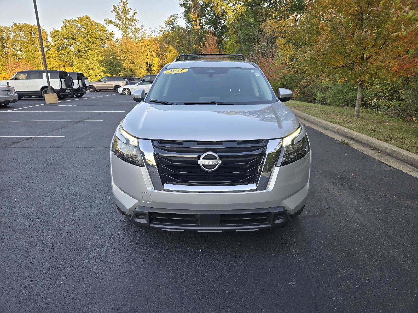 Used 2025 Nissan Pathfinder SV w/ SV Premium Package AWD/4WD image 7